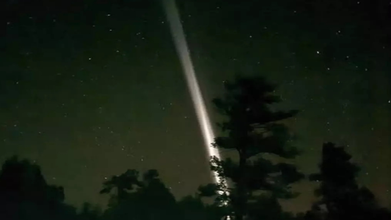 Foto - Şaşkına çeviren olay! Bir anda gökyüzünde görüldü, herkes ne olduğunu merak etti! Doğa olayı sanıldı ama gerçek bambaşka çıktı