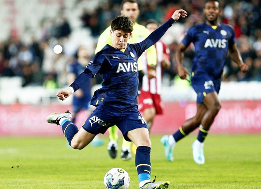 Foto - Şaşkınlığını gizleyemedi... Fenerbahçe'nin altın çocuğu için sürpriz rakam!