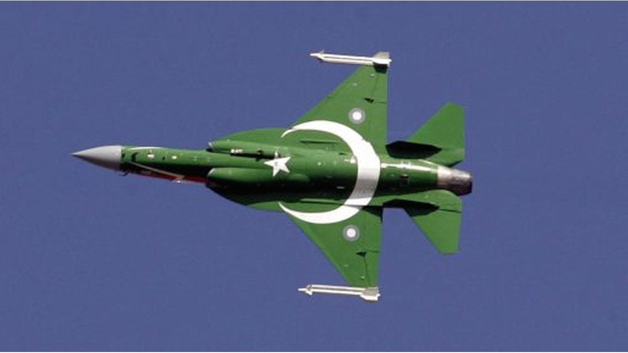 Foto - Satış resmen onaylandı! Gökyüzünün canavarı JF-17 savaş uçakları yola çıktı