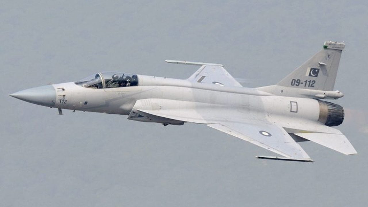 Foto - Satış resmen onaylandı! Gökyüzünün canavarı JF-17 savaş uçakları yola çıktı