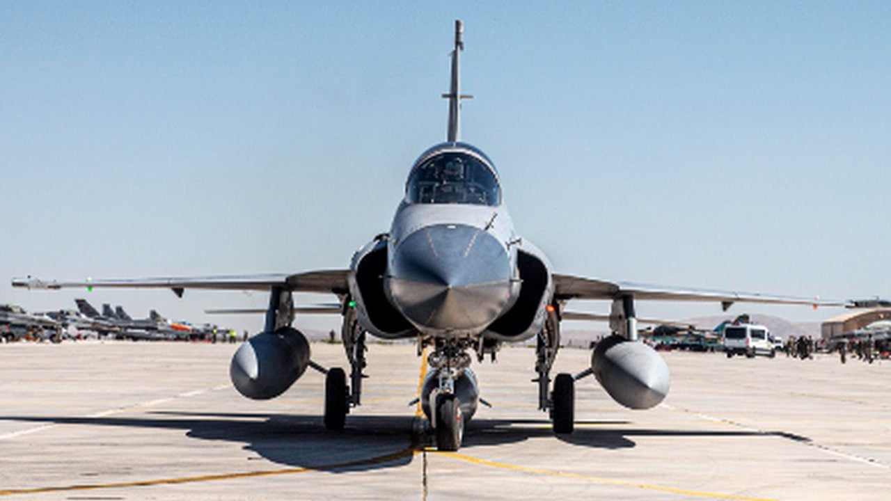 Foto - Satış resmen onaylandı! Gökyüzünün canavarı JF-17 savaş uçakları yola çıktı