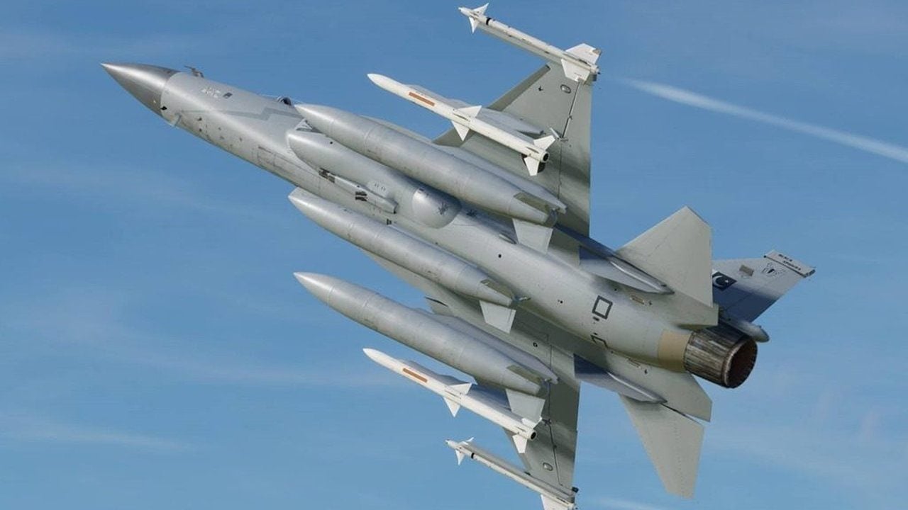 Foto - Satış resmen onaylandı! Gökyüzünün canavarı JF-17 savaş uçakları yola çıktı