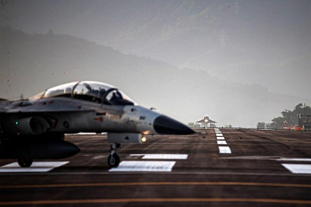 Foto - Savaş çıkaracak adım! Dünya o bölgeye kilitlendi… 24 jet birden havalandırdılar