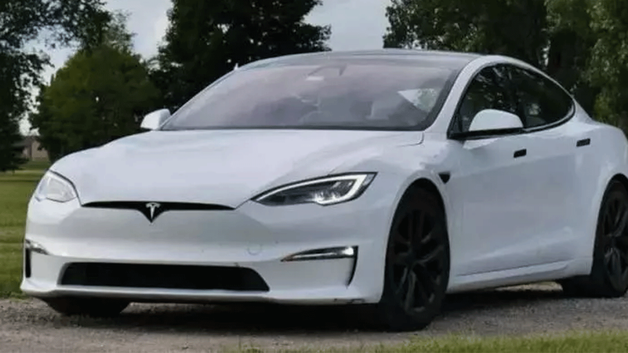 Bütün hıncını Tesla'dan çıkardı: Savaş gazisinden savaşa tepki!