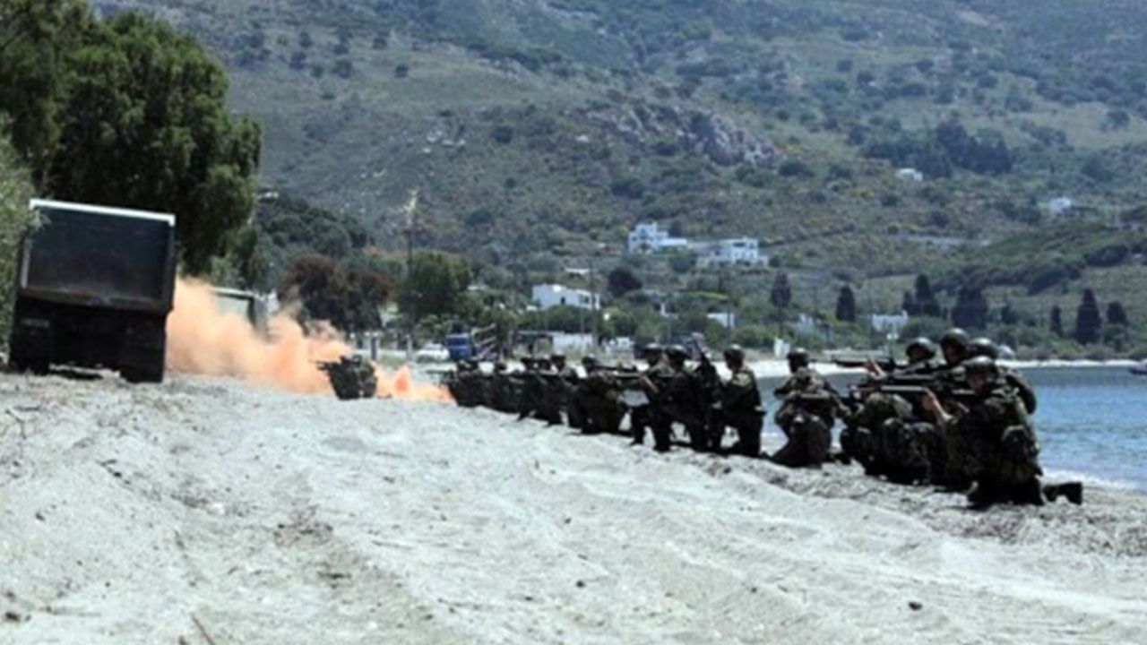 Foto - Savaş gemileri, helikopterler, çok sayıda asker Türkiye'ye karşı harekete geçti! Çıkarma yapacaklar