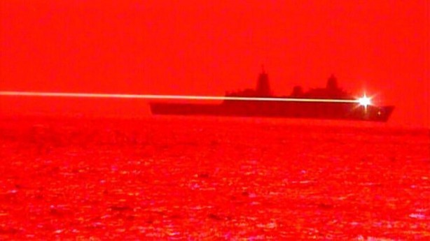 Foto - Savaş gemisi geldi! Lazer silahıyla ateşlediler… İki ülke ile rekabete girmişlerdi