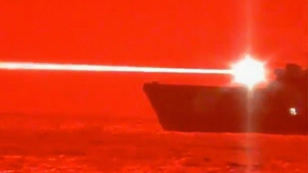 Foto - Savaş gemisi geldi! Lazer silahıyla ateşlediler… İki ülke ile rekabete girmişlerdi