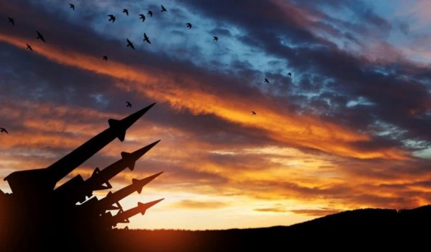 Foto - Savaş ortamı bitsin istemiyorlar! Nükleer silah talep ettiler