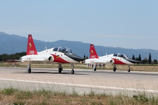 Foto - Savaş pilotları, zorlu eğitimleri geçiyor