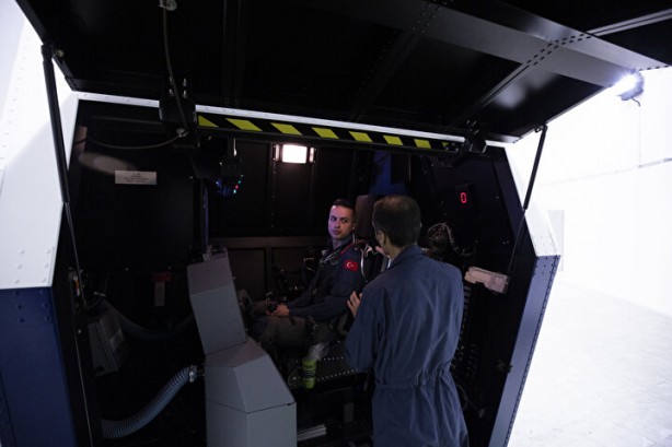 Foto - Savaş uçağı pilotlarının zorlu testleri! Dünyada birkaç ülkede böyle tesis var