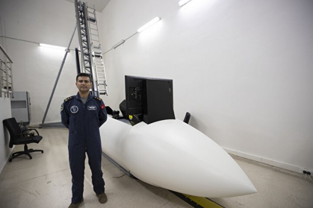 Foto - Savaş uçağı pilotlarının zorlu testleri! Dünyada birkaç ülkede böyle tesis var