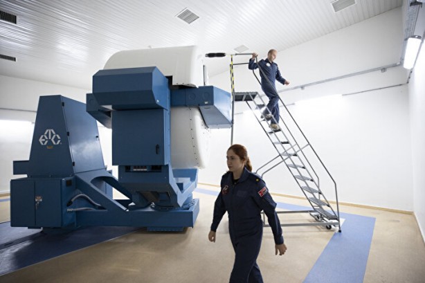 Foto - Savaş uçağı pilotlarının zorlu testleri! Dünyada birkaç ülkede böyle tesis var