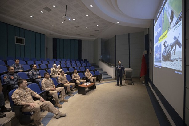 Foto - Savaş uçağı pilotlarının zorlu testleri! Dünyada birkaç ülkede böyle tesis var