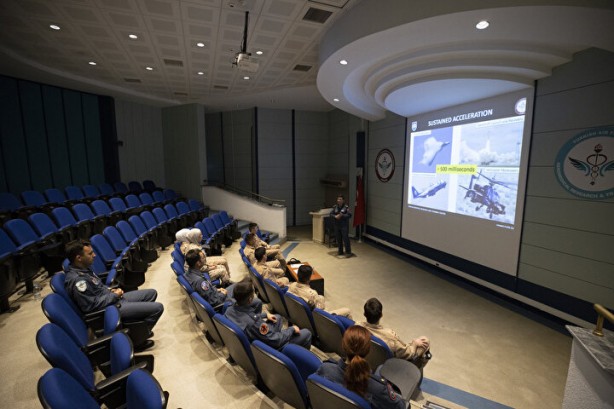 Foto - Savaş uçağı pilotlarının zorlu testleri! Dünyada birkaç ülkede böyle tesis var