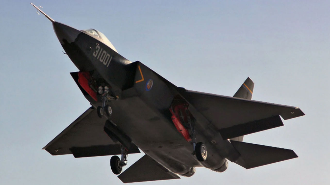 Savaş uçağının gizli sırlarını sızdırmıştı! O mühendis askeri casusluktan idam edildi