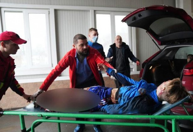 Foto - Savaşta ölen oğluna sarılıp ağladı! Dünya bu görüntüyü konuşuyor