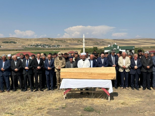 Savcı Sayan'ın annesi son yolculuğuna uğurlandı