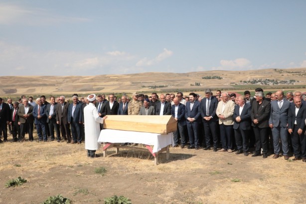 Foto - Savcı Sayan'ın annesi son yolculuğuna uğurlandı