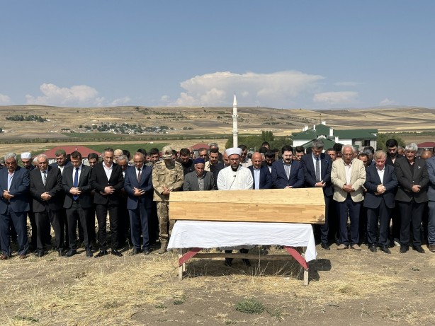 Foto - Savcı Sayan'ın annesi son yolculuğuna uğurlandı