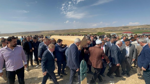 Foto - Savcı Sayan'ın annesi son yolculuğuna uğurlandı