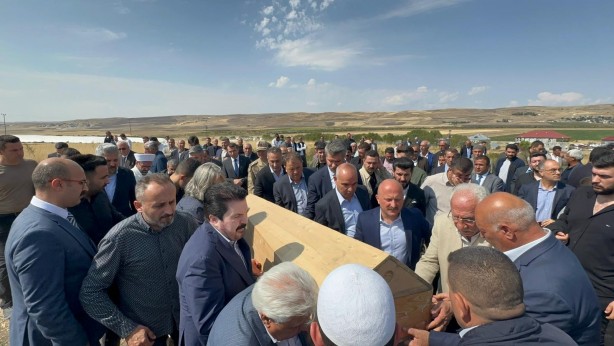 Foto - Savcı Sayan'ın annesi son yolculuğuna uğurlandı