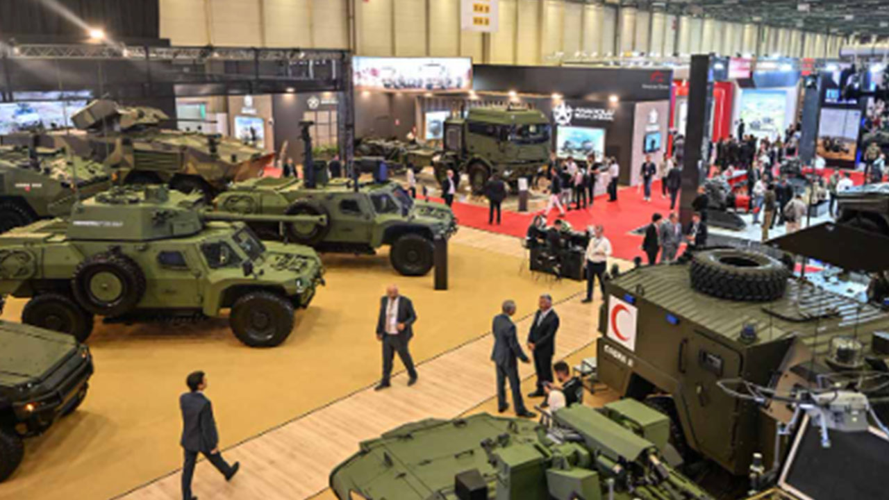 Foto - Savunma devi Türkiye'ye ilan etti: Savaş gemisi ve zırhlı araç üreteceğiz