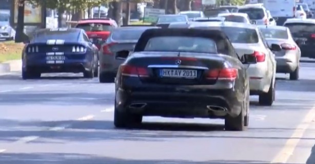 Foto - Sayıları her geçen gün artıyor! Uzman isim yabancı plakalı lüks araçların sırrını açıkladı
