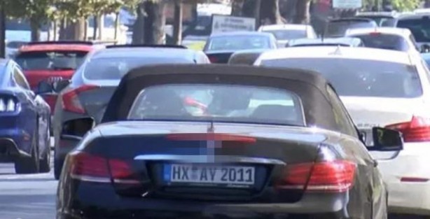 Sayıları her geçen gün artıyor! Uzman isim yabancı plakalı lüks araçların sırrını açıkladı