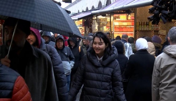 Foto - Sayılı günler kaldı! Eminönü'nde ramazan hareketliliği