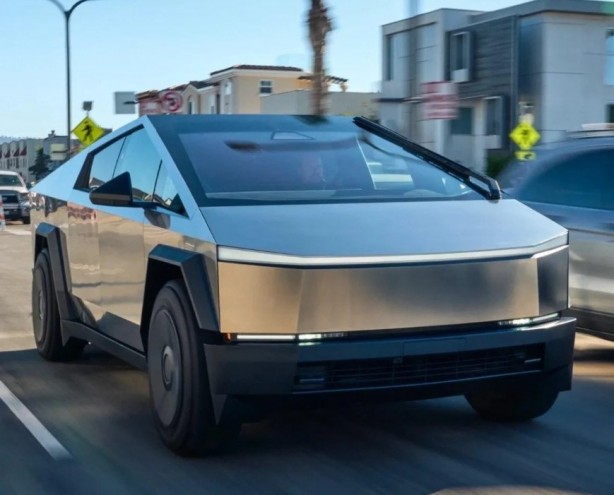 Foto - Sayılı günler kaldı... Tesla Cybertruck'tan yeni fotoğraflar geldi!