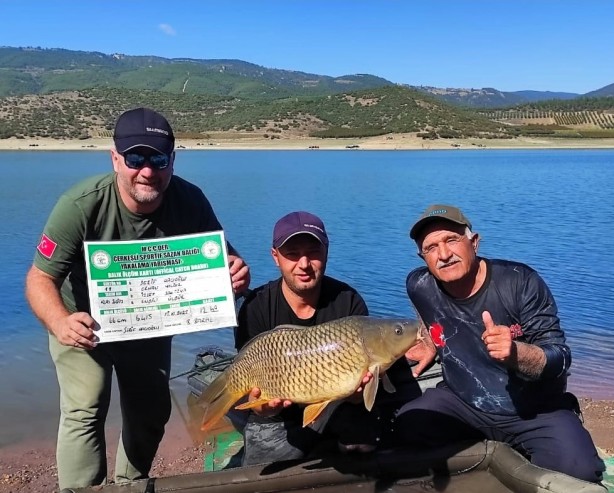 Foto - Sazana niyet yayın balığına kısmet!