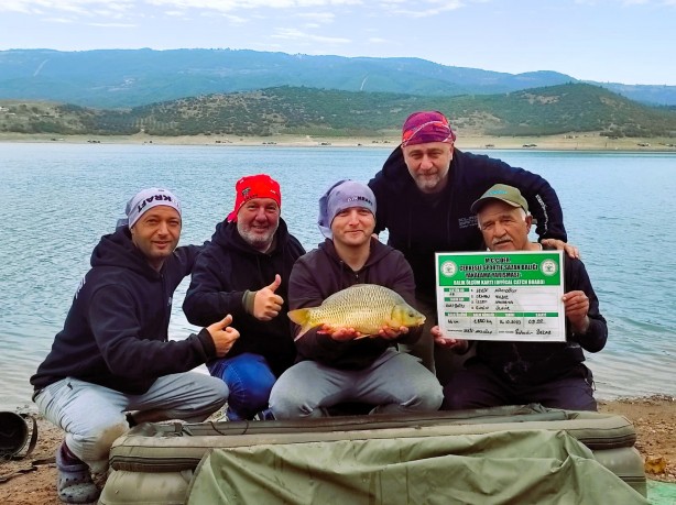 Foto - Sazana niyet yayın balığına kısmet!