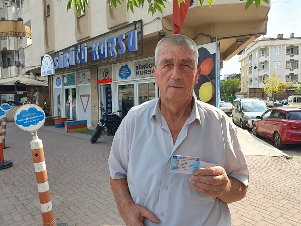 Foto - Sebahattin Amca gençlere taş çıkarttı! 73 yaşında ehliyetine kavuştu