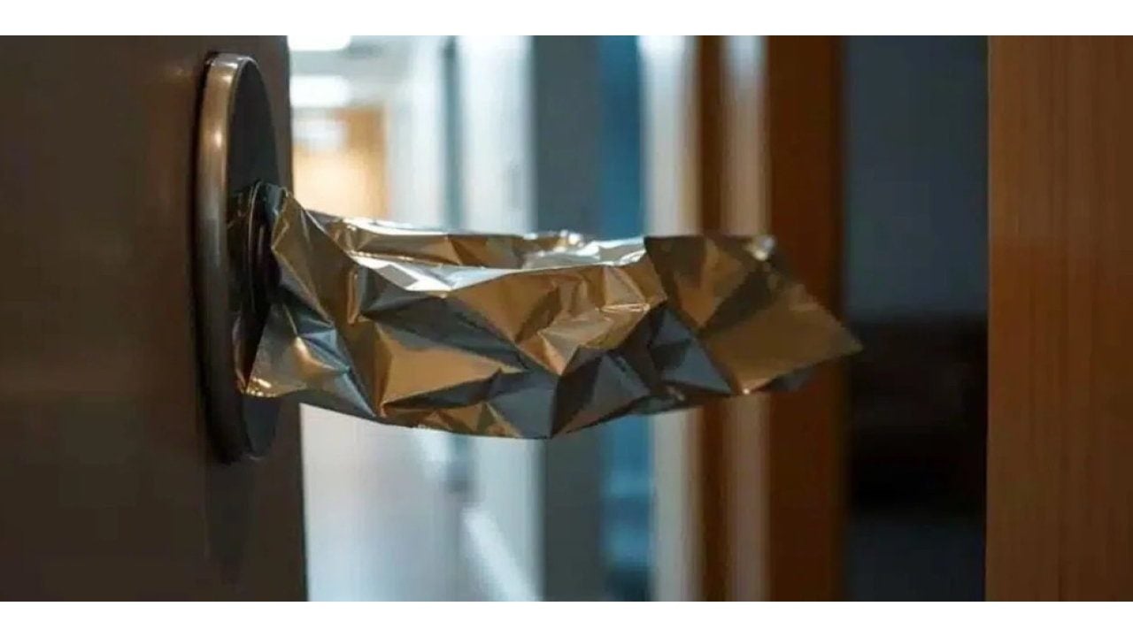 Foto - Sebebi herkesi şaşırttı! Kapı kollarına neden alüminyum folyo sarılmaya başlandı?