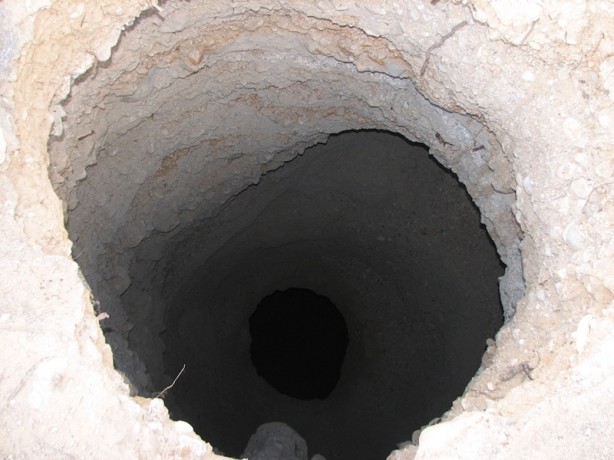 Foto - Sebebi tam olarak bilinmeden oluşmuş devasa çukurlar