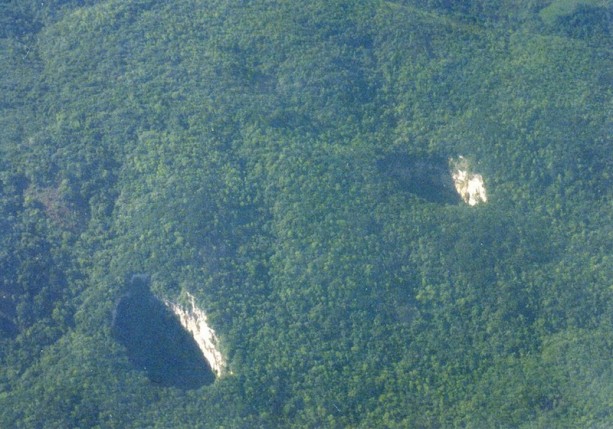 Foto - Sebebi tam olarak bilinmeden oluşmuş devasa çukurlar
