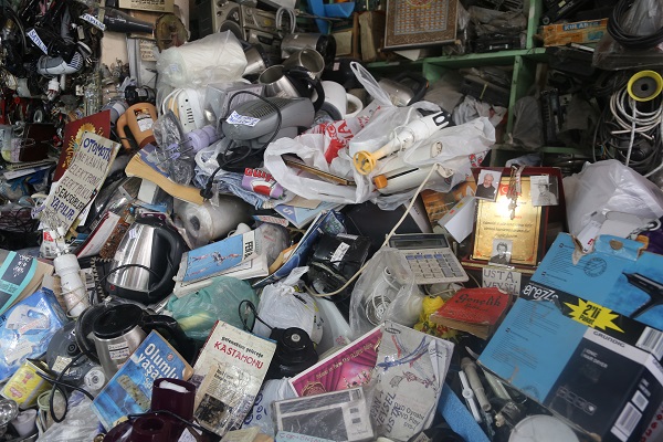 Foto - Sebebini duyunca çok şaşıracaksınız! Dükkanında adım atacak yer kalmadı