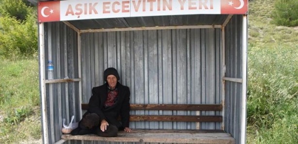 Foto - Sebebini duyunca çok şaşıracaksınız! Tam 24 yıldır bu durakta bekliyor