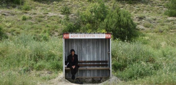 Foto - Sebebini duyunca çok şaşıracaksınız! Tam 24 yıldır bu durakta bekliyor