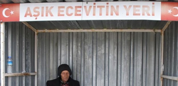 Foto - Sebebini duyunca çok şaşıracaksınız! Tam 24 yıldır bu durakta bekliyor