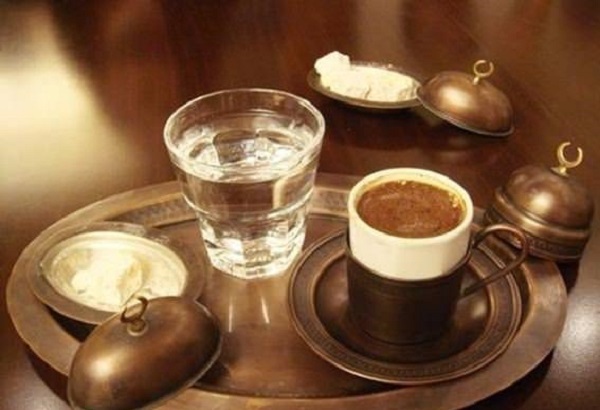 Foto - Sebebini öğrendiğinizde çok şaşıracaksınız! Kahvenin yanında neden su verilir?