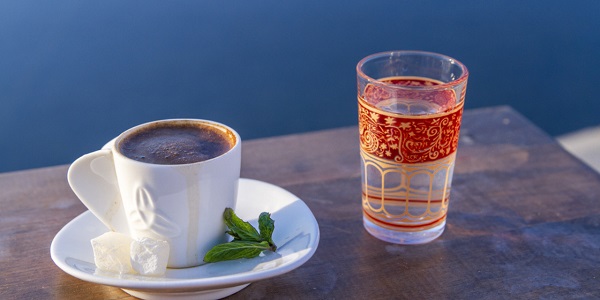 Foto - Sebebini öğrendiğinizde çok şaşıracaksınız! Kahvenin yanında neden su verilir?