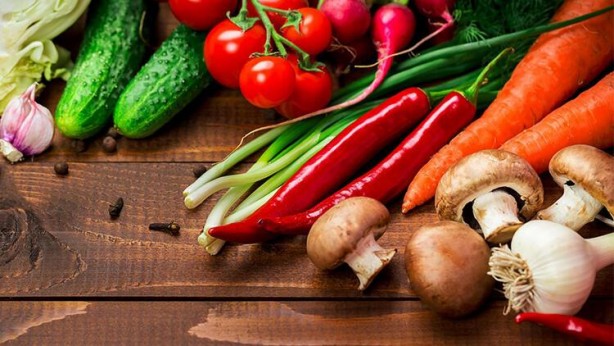 Sebzeleri çiğ tüketmek mi daha sağlıklı yoksa pişirmek mi? İşte uzman cevabı...