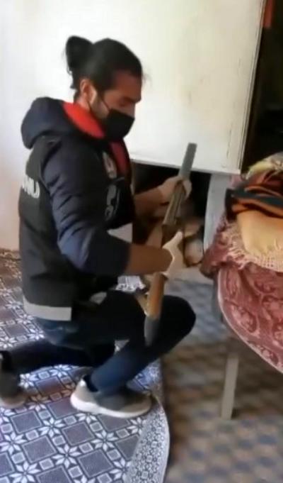 Foto - Seccadenin arasına saklamışlar! Polisleri şoke eden olay