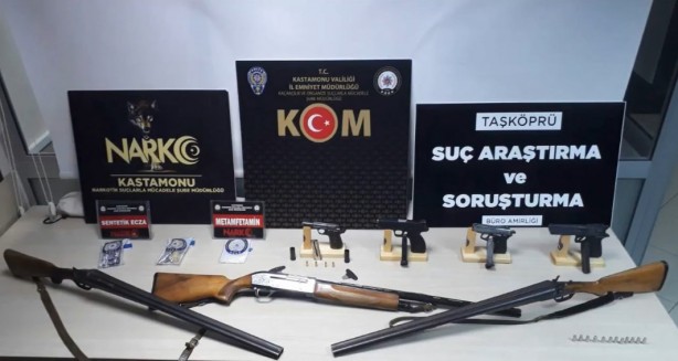 Foto - Seccadenin arasına saklamışlar! Polisleri şoke eden olay