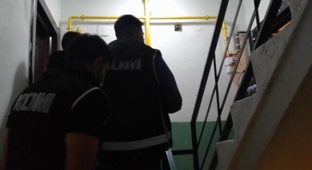 Foto - Seccadenin arasına saklamışlar! Polisleri şoke eden olay