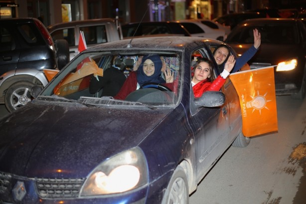 Foto - Seçim sonuçları böyle kutlanıyor!