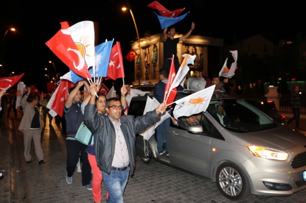 Foto - Seçim sonuçları böyle kutlanıyor!