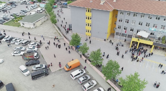 Foto - Seçim yoğunluğu havadan görüntülendi! Türkiye'de en fazla seçmen bu okula kayıtlı