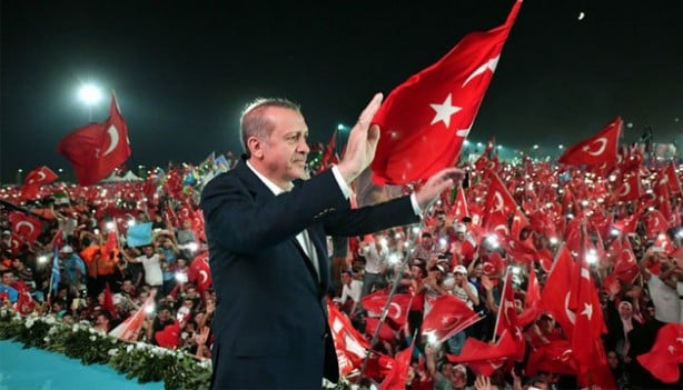 Foto - Seçimden önce AK Partililere "lüks ve israf düşkünü" demişlerdi! 'Sanatçı' tayfasından şatafat yarışı